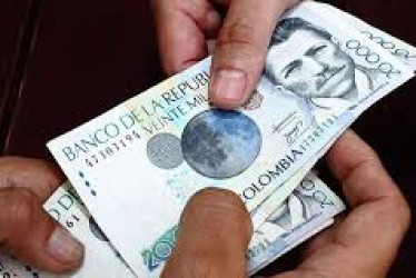 El que constriña a otro a hacer, tolerar u omitir alguna cosa, incurrirá en prisión de 16 a 36 meses.