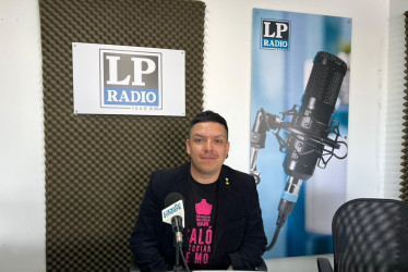  Jose López, docente del programa de Diseño de Modas de la Universidad Autónoma de Manizales y organizador del Salón Estudiantil de Moda. 