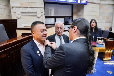 Fotos I Cortesía para LA PATRIA  La trayectoria de esta Institución de Educación Superior llev´oa que fuera condecorada por el Congreso de Colombia. La entregó al rector el representante a la Cámara Juan Sebastián Gómez.