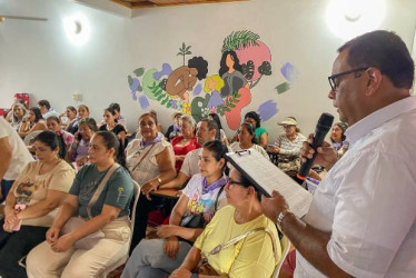 ​​​​​​​Fotos I Facebook alcaldías I LA PATRIA   El Ministerio del Interior llegó con dotación destinada a la Casa para la Dignidad de la Mujer. Más palacas huella en Caldas y don Zehir es un Colombiano de Oro.
