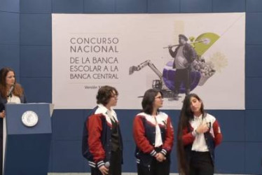 Fotos I Cortesía para LA PATRIA  El Concurso “De la Banca Escolar a la Banca Central” llegó a su edición 13, en la cual coronó a un prestigioso colegio de Manizales con el primer lugar. Tres estudiantes y una docente ganaron en esta ocasión. 