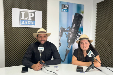  Diego Wilson Morales, conocido artísticamente como Calabazo Cuenteros y la trovadora Leidy Mejía