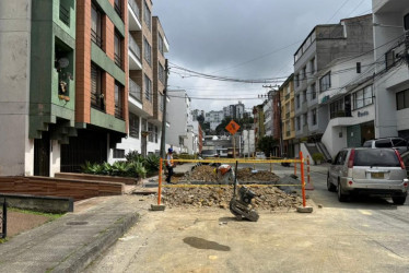 Trabajos de reposición de andenes y estructura de pavimento en el barrio Palermo