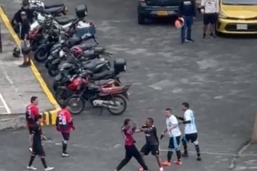 La pelea empezó a golpes.