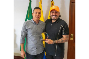 El secretario TIC de Risaralda, Alexander Vásquez, y el gobernador, Juan Diego Patiño.