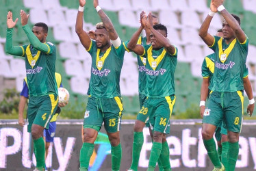 En su cumpleaños número 75, el Deportes Quindío vivió una jornada dividida entre historia y reclamos.