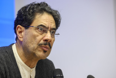 Foto | EFE | LA PATRIA  El senador colombiano de izquierda Iván Cepeda se mantiene adelante en la intención de voto para las elecciones presidenciales del próximo 31 de mayo.