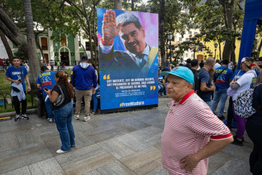 Cientos de personas participaron en una jornada de recolección de cartas para pedir la liberación de Nicolás Maduro y Cilia Flores, en Caracas (Venezuela). 
