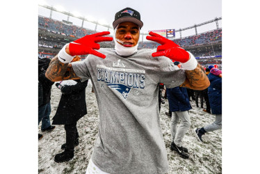 Christian González celebra la victoria y la clasificación.