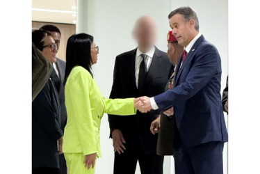 Delcy Rodríguez, presidenta (e) de Venezuela, y John Ratcliffe, director de la CIA.