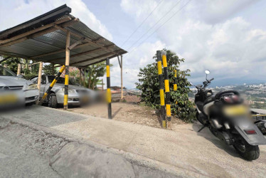 Se adueñaron de un lote del municipio y  construyeron un parqueadero