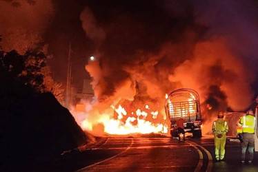 El choque generó un incendio 