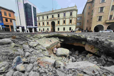 Huecos en la Plaza de Bolìvar