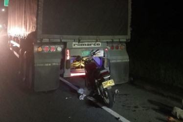 El accidente lo protagonizaron una moto y un tractocamión en la vía Manizales-Medellín.