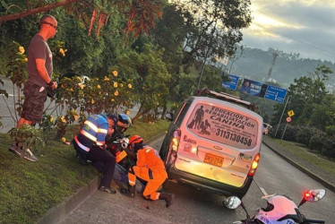 Accidente atendido por la Defensa Civil.