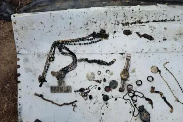 Objetos personales de Yeison Jiménez, incluidos anillos y una cadena "Mi promesa", fueron recuperados tras el accidente aéreo en Paipa (Boyacá).