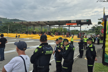 La Policía hizo presencia en Tarapacá II, donde la manifestación fue pacífica. En la caseta vecina (I) rompieron las talanqueras.