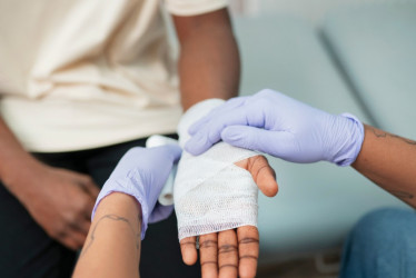 La Dirección Territorial de Salud de Caldas reporta 40 lesionados por pólvora en la temporada diciembre 2025 - enero 2026, con corte al 1 de enero.