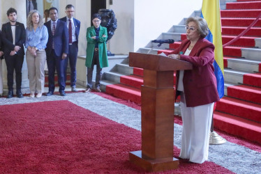 La ministra de Relaciones Exteriores de Colombia, Rosa Villavicencio, habla durante una rueda de prensa este jueves, en Bogotá (Colombia).