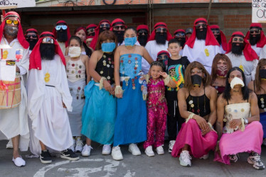 El Jeque y los Árabes, una de las comparsas que despidieron el año del Bicentenario en Salamina.