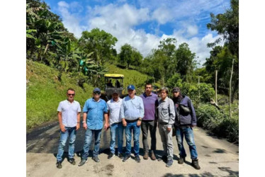 La Gobernación de Risaralda acelera trabajos de rehabilitación en la vía Remolinos–Belén–Mistrató, con apoyo de la comunidad.