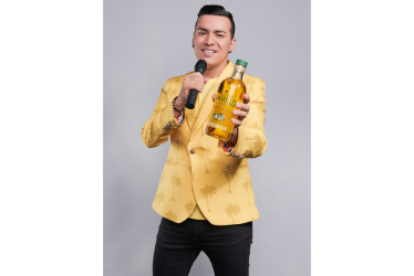 La Industria Licorera de Caldas denuncia uso ilegal del rostro de Yeison Jiménez en botellas de Aguardiente Amarillo de Manzanares.