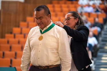 Fotos I Tomadas de Prensa Unimedios Unal Manizales I LA PATRIA  La vicerrectora de la Sede, Belizza Janet Ruiz Mendoza, entregó las distinciones y destacó el valor del trabajo colectivo y la resiliencia institucional.