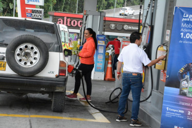 A partir de febrero, el Gobierno reducirá $500 el precio de la gasolina en Colombia como medida contrainflacionaria. 