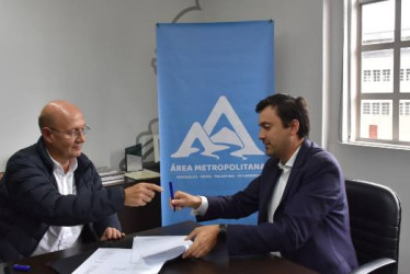 Fotos I Cortesía UAM I LA PATRIA  El convenio, que establece una hoja de ruta de cuatro años, lo firmaron Carlos Eduardo Jaramillo Sanint, rector de la UAM, y Juan Martín Dussán López, representante legal del Área Metropolitana Centro Sur de Caldas.