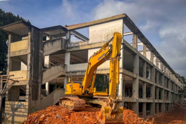 Foto I Cortesía U. de Caldas para LA PATRIA  La Universidad de Caldas sigue adelante con sus nuevas infraestructuras en Manizales, La Dorada, Anserma y su oferta también en otros municipios del departamento. El foto, demolición del Edificio El Parque para dar paso al que será sede de la Facultad de Inteligencia Artificial e Ingenierías.