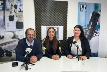  Fernando-Alonso Ramírez, Laura Rivera y Margaret Sánchez, de LA PATRIA