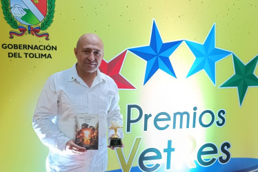 Jhon Jairo López Pérez, el escritor caldense que triunfa en los Premios VetRes