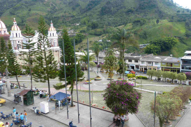 Autoridades locales implementarán restricciones de tránsito y parqueo en el centro de Manzanares durante el homenaje de despedida al cantante Yeison Jiménez. El parque principal será el epicentro de la ceremonia. 