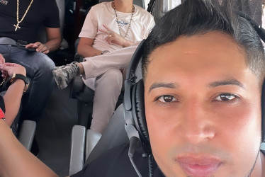 Óscar Marín era la sombra de Yeison Jiménez, cuidaba cada detalle de sus desplazamientos.