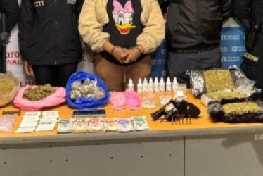 A Liliana la detuvieron en un allanamiento de esta semana en el barrio Samaria, de Manizales. Le encontraron estupefacientes, medicamentos de uso controlado y un revólver calibre 32 con munición.