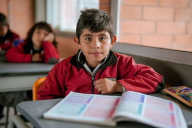    Foto I Cortesía Ministerio de Educación I LA PATRIA  Las familias son libres de comprar útiles y uniformes donde prefieran, no se pueden imponer marcas, proveedores ni lugares de compra. En el caso de los textos escolares deben mantenerse por al menos tres años.