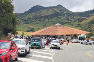 Este fin de semana hay pico y placa ambiental en la vía Manizales - Murillo, carretera que bordea el volcán Nevado del Ruiz. Se inicia en el sector de La Esperanza.