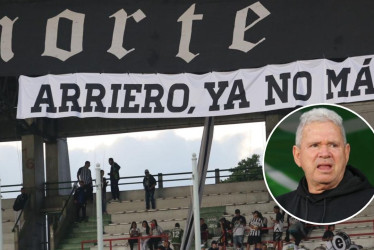 "Arriero, ya no más" es la consigna con la que Holocausto Norte pide que Hernán Darío Herrera deje de ser el director técnico del Once Caldas. En el partido de este jueves contra Junior, la barra exhibió una pancarta con este mensaje en la tribuna.