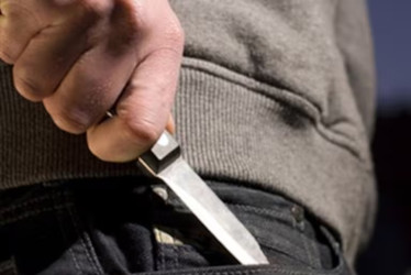 Ilustración sobre ataque con arma blanca.