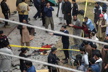 Un atentado suicida ocurrido durante la oración del viernes en una mezquita de Pakistán dejó al menos 31 muertos y 169 heridos.