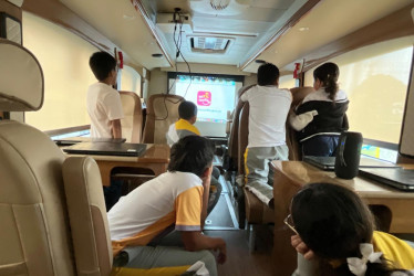 Estudiantes del colegio Rafael Pombo participaron en jornadas de alfabetización digital y prevención de riesgos en internet.