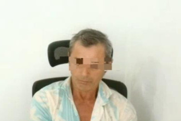 El sujeto detenido el fin de semana en Filadelfia. La víctima terminó con compulsa de copias por orden del juez.