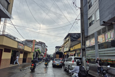 El hombre señalado retó al administrador a salir a la calle a pelear, mientras lo amenazaba con un machete.