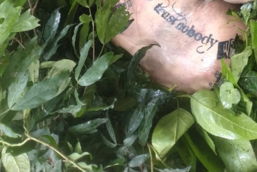 El cuerpo tiene este tatuaje. Se publica con fines humanitarios.