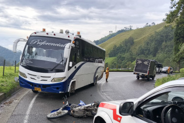 El motociclista terminó lesionado.