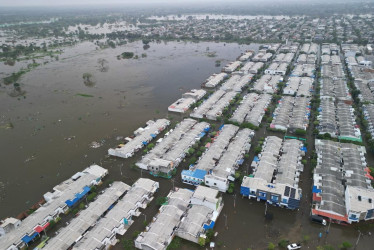 El policía retirado Mario García Quiceno, nacido en Marmato (Caldas), narra las afectaciones sufridas en su casa en Montería, donde el río Sinú causó inundaciones.