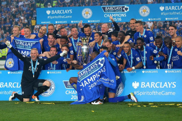 Un sorpresivo Leicester City ganó hace 10 años la Premier League. Ahora se hunde en la segunda división del fútbol inglés.