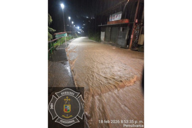En un municipio del Oriente de Caldas, las tormentas eléctricas de la noche de este miércoles causaron emergencias. Hubo casas inundadas y se desbordó un río.