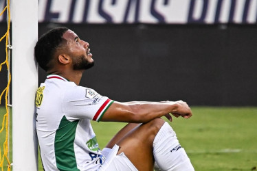 Cuatro pelotas en el palo estrelló Tolima ante Once Caldas, este domingo, en Ibagué. El Blanco sufrió su primera derrota por Liga. Cayó 2-1. Crónica del partido. En la foto, Luis Felipe Gómez, anotador del único go del Blanco.