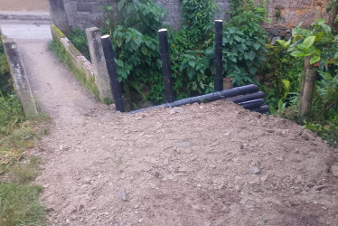 Construyen trinchos para mitiga riesgo en puente de Pácora